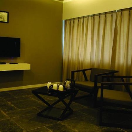 Hotel Dwarawata Dharwad Esterno foto