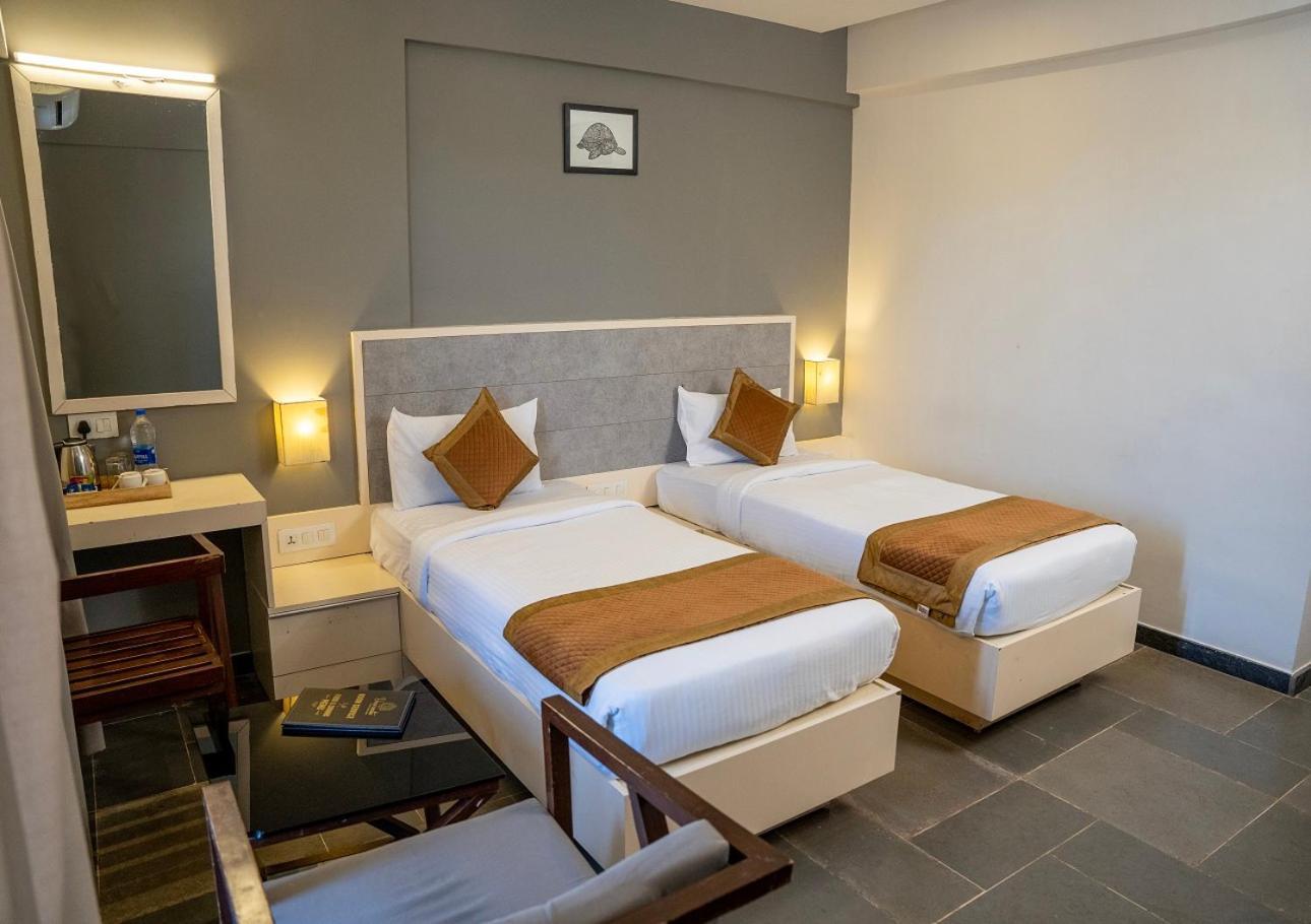 Hotel Dwarawata Dharwad Esterno foto