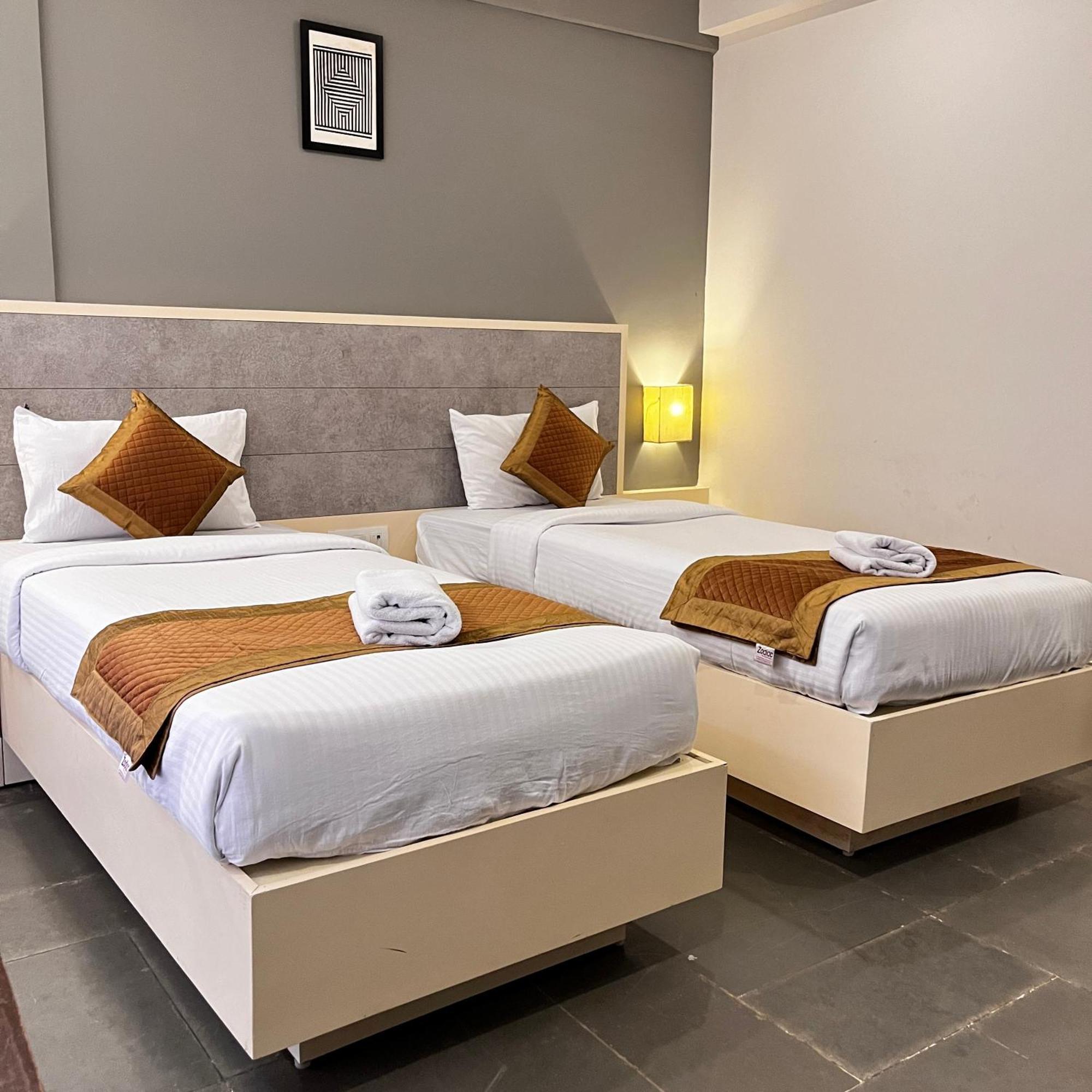 Hotel Dwarawata Dharwad Esterno foto