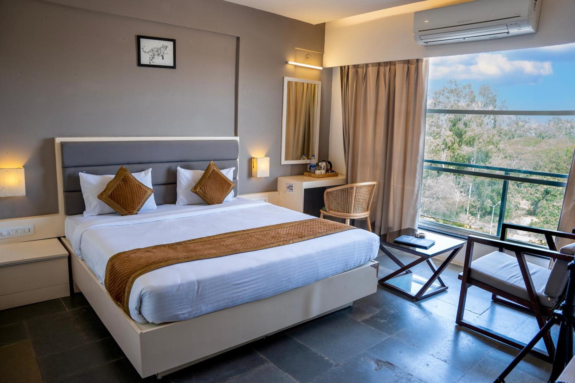 Hotel Dwarawata Dharwad Esterno foto